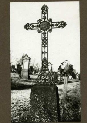 Friedhof. Grabkreuz, Gußeisen 1851