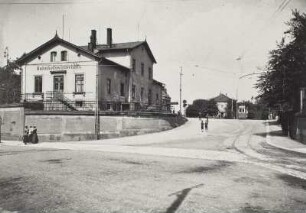 Niedersedlitz (Dresden-Niedersedlitz), Bahnhofstraße 21. Bahnhofswirtschaft. Eckansicht
