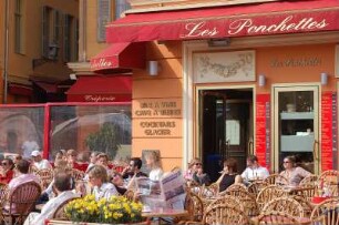 Nizza - Straßenrestaurant : Straßenrestaurant in der Altstadt unterhalb des Burgberges in Nizza. 2006