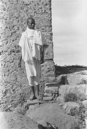 Priester des Klosters auf dem Monte Bizen (Ost- und Südafrikaexpedition Troll-Wien 1933-1934)