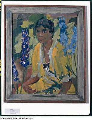 Marion zwischen Rittersporn