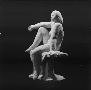 Sitzende : Sitzende. Terrakotta (vor 1962; W. Arnold)
