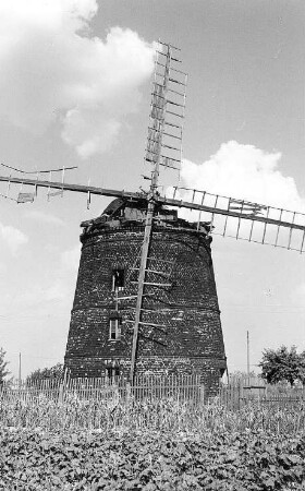 Zschepplin-Naundorf. Turmholländer, Hauptstraße 23