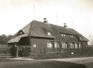 Waldarbeiterdoppelhaus in Anlehnung an das Umgebindehaus in der Oberlausitz und dem Vogtland (Versuch, heimische Bauweise zu beleben) (ab 1905)
