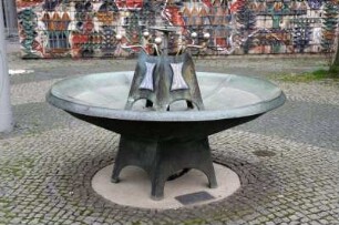 Trinkbrunnen : Trinkbrunnen. Bronze (1969; V. Wanitschke). Dresden-Altstadt, Prager Straße