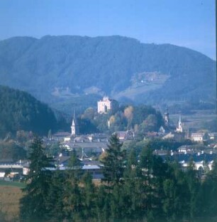 Bruneck. Blick von Nordwest auf den Ort