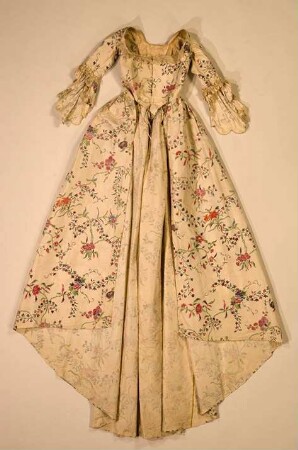 Manteau eines zweiteiligen Frauenkleides