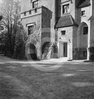 Fassade eines Gutshauses in Radolin mit Portal