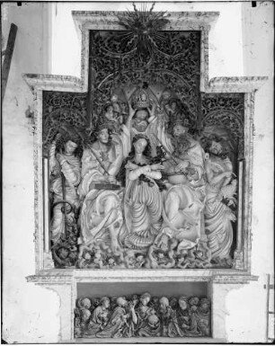 Niederrotweil Katholische Friedhofskirche Sankt Michael Geschnitzter Marienaltar (1525/1530)