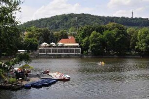 Moldau : Blick über die Moldau zur Kleinseite mit dem Laurenziberg. Aufgenommen in Prag am 30. Juli 2009