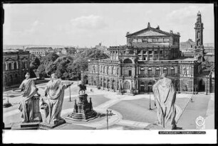 Dresden, Semperoper, Blick von der Katholischen Hofkirche