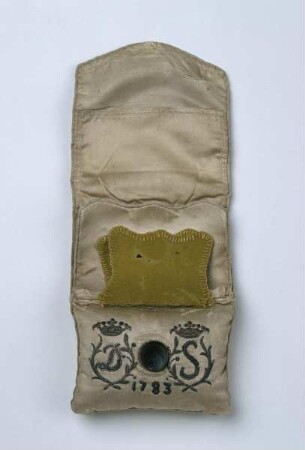 Nähtäschchen mit Stickerei