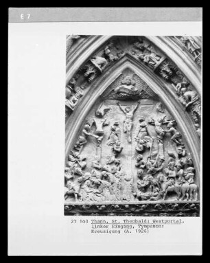 Linkes Portal — Tympanon mit der Kreuzigung Christi