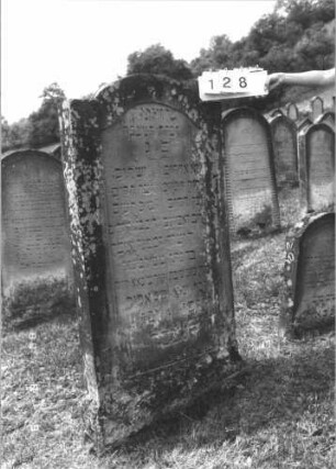Grabstein 128