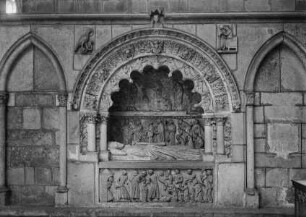 Grab Bischof Martin mit Reliefs zum Leben und Wirken des Verstorbenen