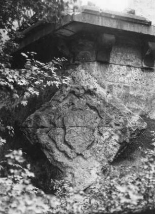 Relief an der zerstörten St. Annen-Schule