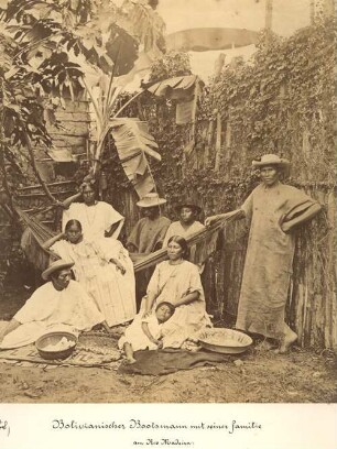 Bolivianischer Bootsmann mit seiner Familie am Rio Madeira