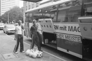 Fußballspiel KSC : Bayern München im Wildparkstadion