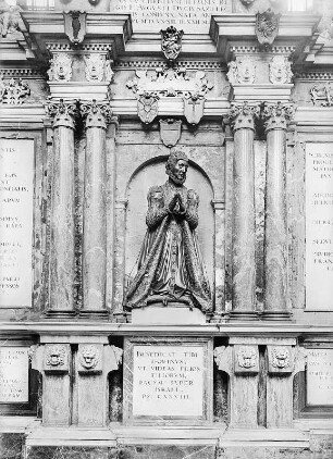 Freiberg, Dom. Fürstengruft (1585-1594, G. M. Nosseni). Statue der Kurfürstin Anna