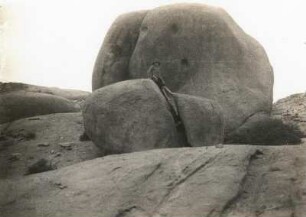 Südwestafrika (Namibia). Namib bei Lüderitzbucht (Lüderitz). Verwitterung durch Kernsprung