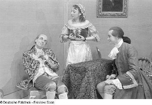Szenenbilder eines Theaterstücks mit Walter Schramm : Sommer 1947