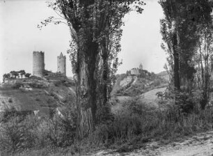 Burg Saaleck und Rudelsburg : Blick zur Burg Saaleck (links) und Rudelsburg