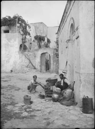 Kesselflicker auf der Piazza Boffe in Anacapri
