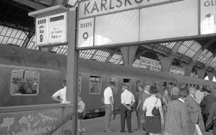 Mozart-Express im Karlsruher Hauptbahnhof.