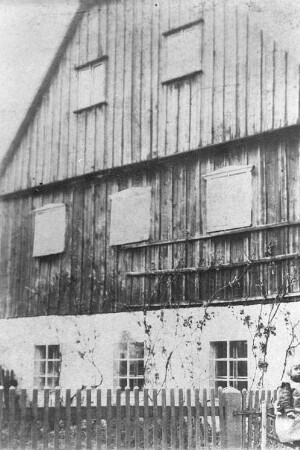 Neschwitz-Loga. Ehem. Logaer Mühle, Giebelseite, 1908, Ausschnitt, Repro (Bildersammlung Ida Hohlfeld, geb. Semmer, Loga)