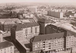 Dresden. Blick vom Rathausturm nach Nordosten über die Wohnblöcke an der Ernst-Thälmann-Straße zu den Neubauten am Pirnaischen Platz