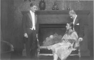 Der Herr seines Herzens. Schauspiel in drei Akten von Paul Raynal (deutsch von Stephan Hock). Staatsschauspiel Dresden, Dresdner Erstaufführung 08.09.1927 : Szene mit Felix Steinböck als Simon, Alice Verden als Aline und Adolf Wohlbrück als Henry