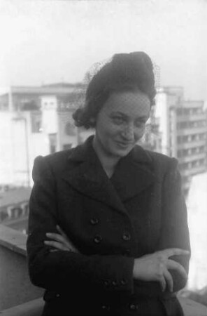 Bukarest: Frau Eder mit Hut