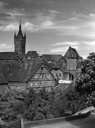 Bad Wimpfen. Stadtteil Wimpfen am Berg mit Blauem Turm, Hohenstaufentor und romanischem Steinhaus