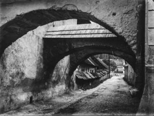 Bogengang : Blick durch einen flachen Bogengang in Kežmarok
