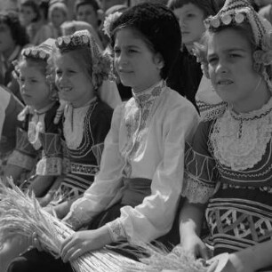 10. Jahresfeier der Pioniere in Sofia Mitwirkende junge Pioniere im Stadion