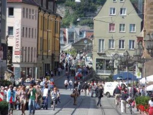 Würzburg - Domstraße : Blick über die Domstraße zur Alten Mainbrücke, aufgenommen am 19. August 2010 in Würzburg