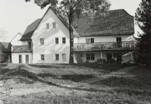 Mobschatz, Wohnstallhaus : Mobschatz (Kreis Meißen- Radebeul), Wohnstallhaus und Scheune, Dorfplatz 6, nach 1816, Gartenansicht des Wohnstallhauses
