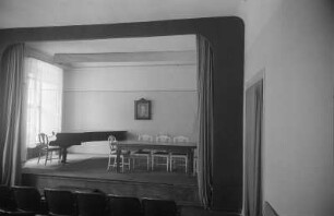 Lessing-Haus : Blick auf die Bühne des Konzertsaals