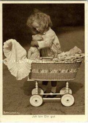 Mädchen mit Puppe und Puppenwagen