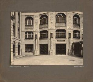 Admiralspalast, Berlin: Hofansicht mit Eingang zur Eisarena