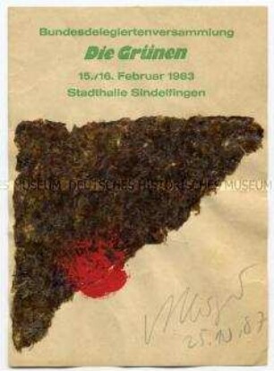 Stimmzettel der Bundesdelegiertenversammlung der Grünen vom 15./16. Februar 1983, beklebt mit Algenmasse als Symbol für ökologische Politik