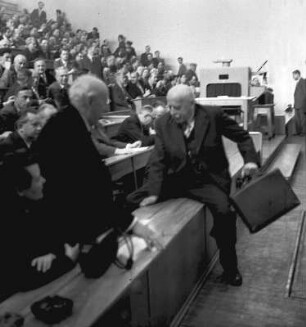 Abram Fjodorowitsch Joffe und Max von Laue auf dem Physikerkongress in Leipzig
