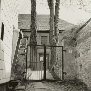 Eingang zum Kirchhof der Heilig-Kreuz-Kirche
