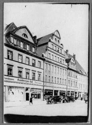 Vor den alten Zunfthäusern am Markt in Frankfurt (Oder)