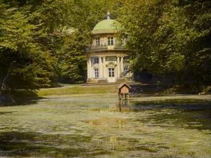 Englischer Pavillon im Schlosspark Pillnitz : Dresden-Pillnitz, Schlosspark Pillnitz. Englischer Pavillon (1780; Johann Daniel Schade) im Englischen Garten (1778 angelegt)