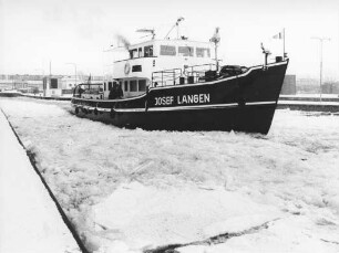 Eisbrecher "Josef Langen" in Schleuse Koblenz/Mosel