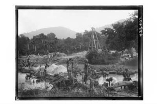 Zweibogige Brücke : Südthailand. Beginn des Baues der zweibogigen Betonbrücke, 1912/1913