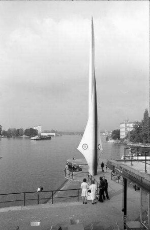 Rheinhafen: Pylon [Denkmal] am Dreiländereck