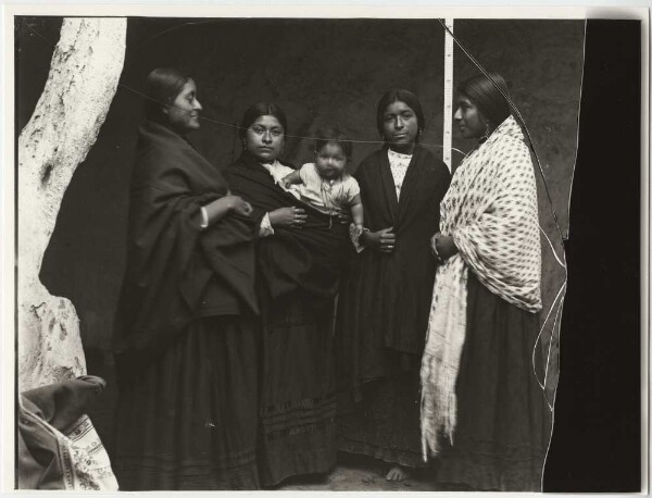 Four women from Eten, one with a child