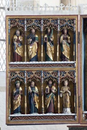 Spätgotischer zweifacher Wandelaltar — Festtagsseite mit Marienkrönung und Heiligen — Altarflügel mit 12 Aposteln und 4 Heiligen — Linker Flügel